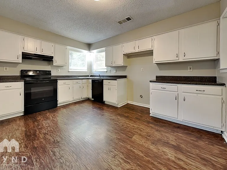 2406 Jenwood St — Photo 6