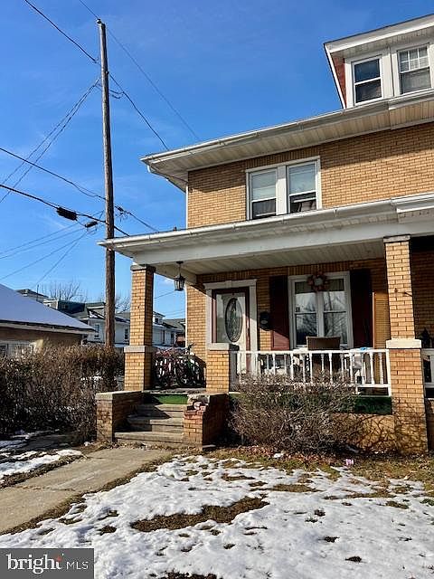 1st image of 131 E Elm St