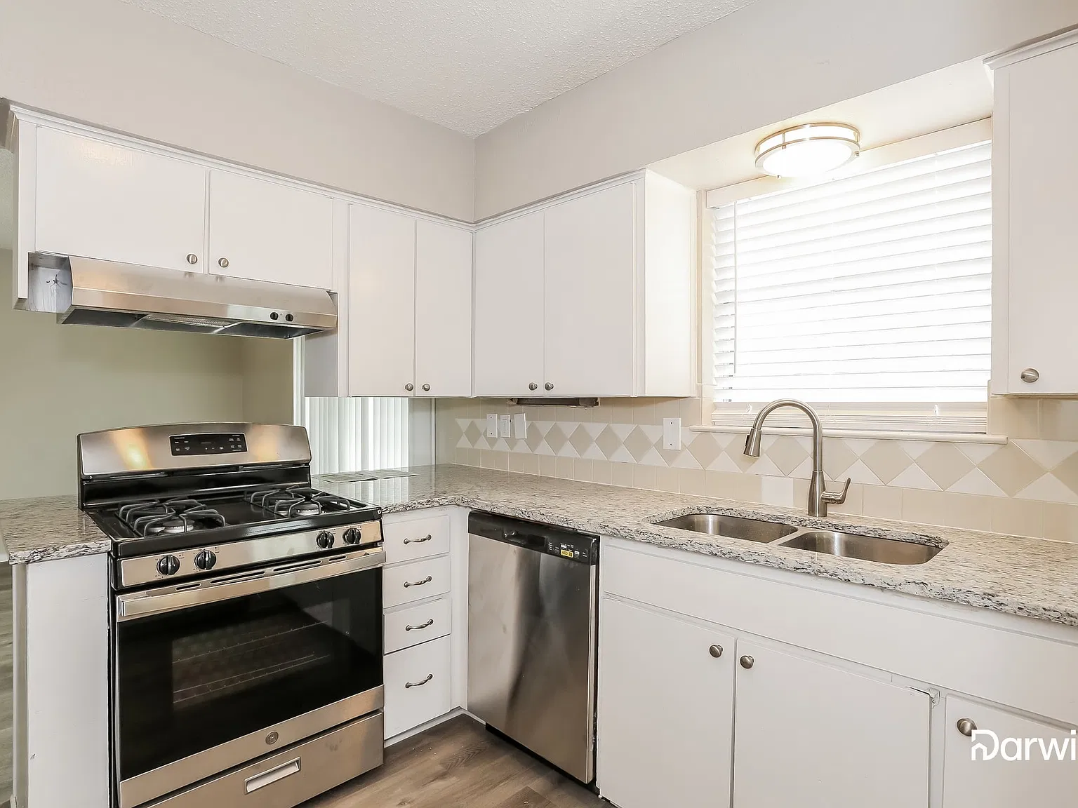 4 bed, 2.0 bath, 1777 sqft, $1,975 — Photo 4