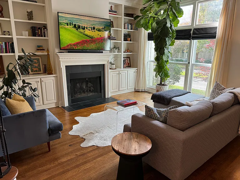 926 Harbor View Dr — Photo 2