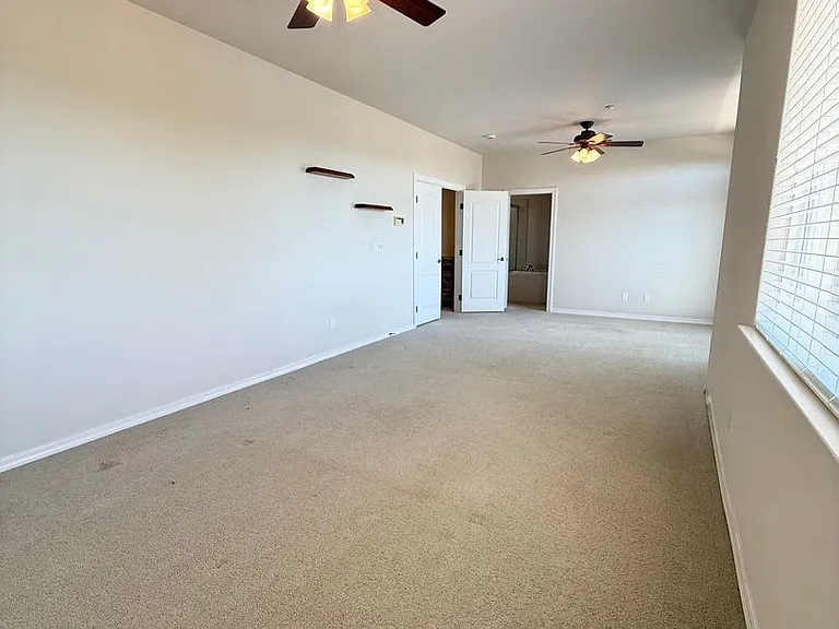 1090 Megan Ct — Photo 24