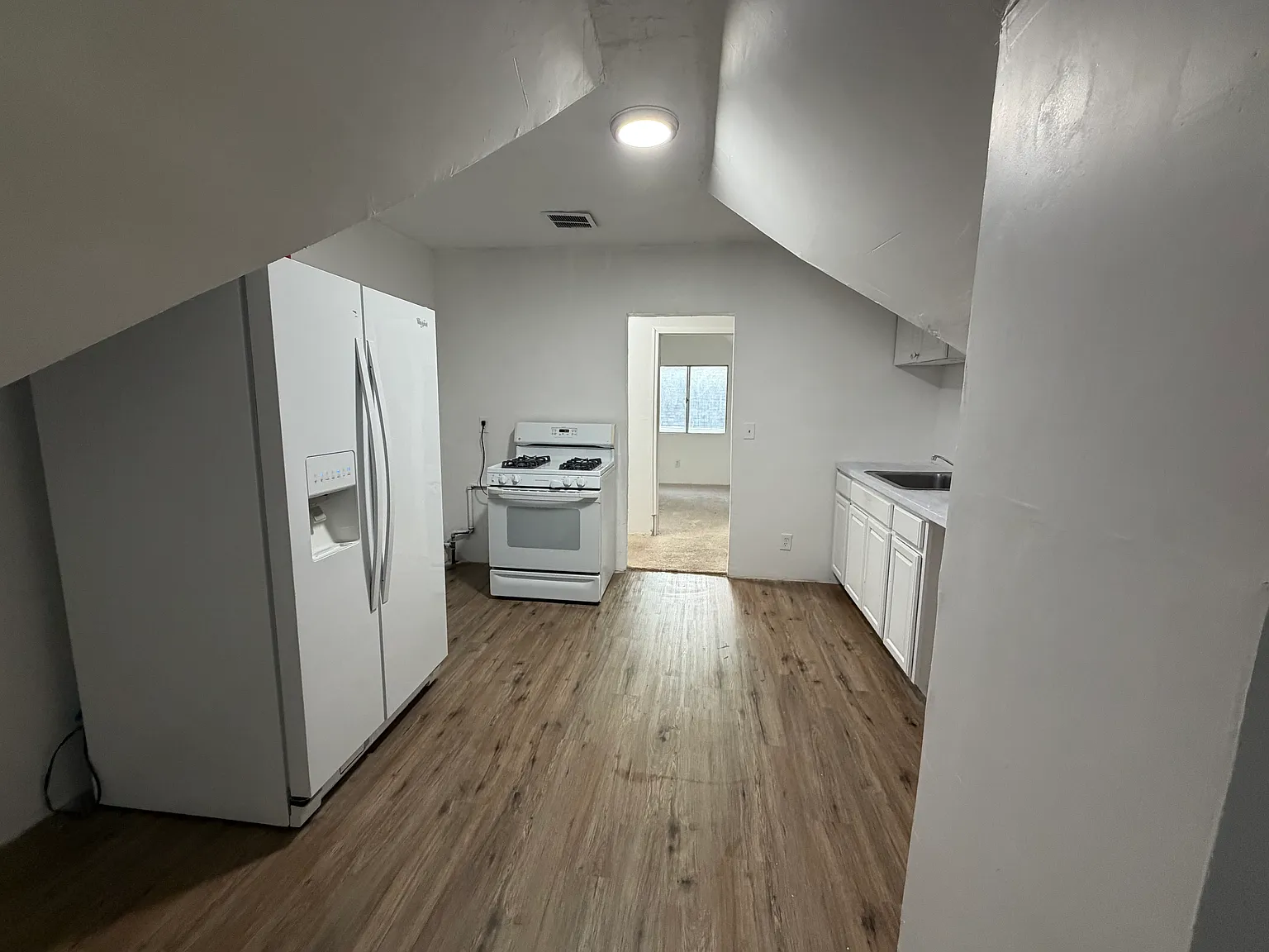 2 bed, 800 sqft, $1,500 — Photo 3