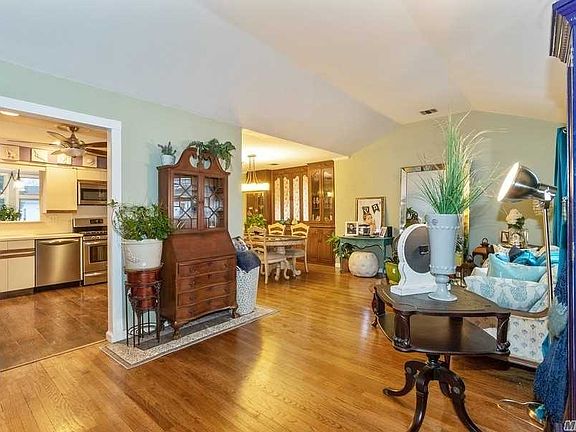 3rd image of 474 Grand Blvd