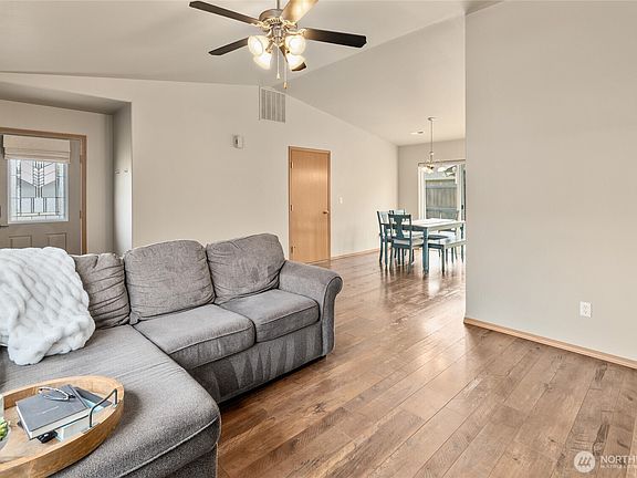 2nd image of 405 E Kristen Avenue
