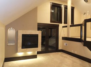 100 Pleasant Cove Dr, Novi, MI 48377