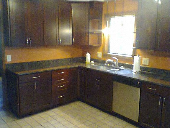 Kitchen w/ granite counters