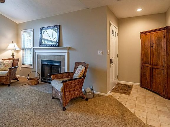 3rd image of 38 Ashford Dr