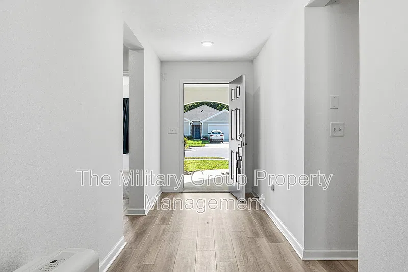 4 bed, 2.0 bath, 1997 sqft, $2,250 — Photo 3