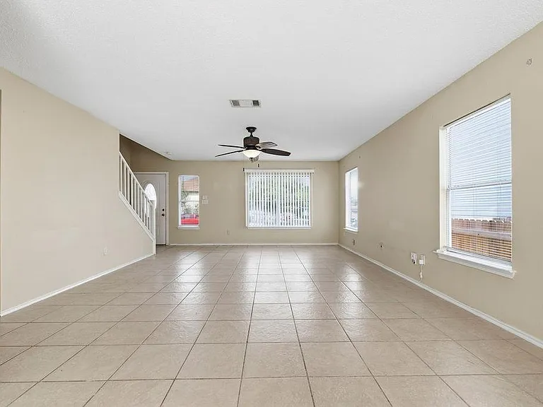 1109 Bradbury Ln — Photo 5
