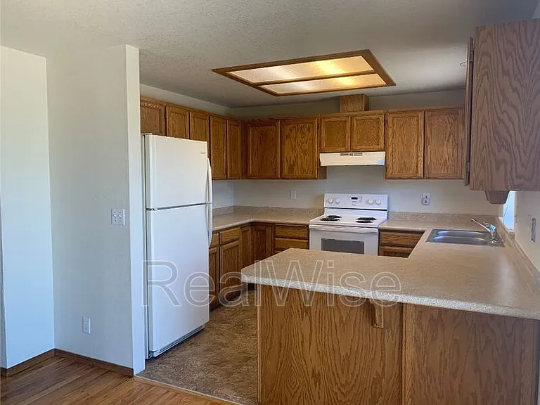 210 Sweetbrier Dr — Photo 9