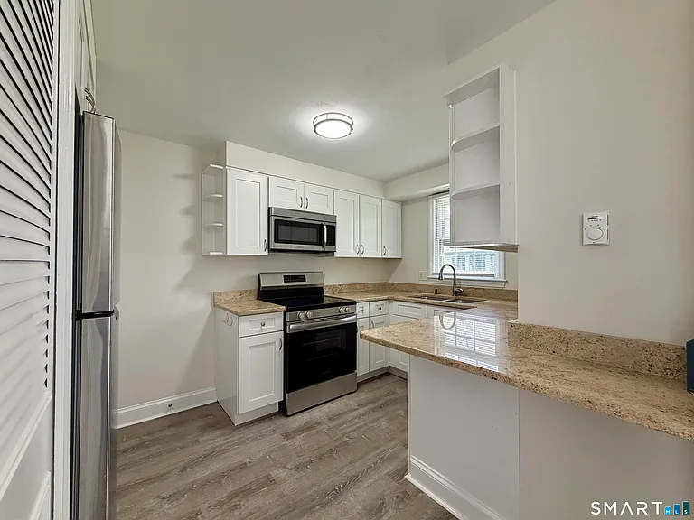 47 Old Farms Ln #47 — Photo 9