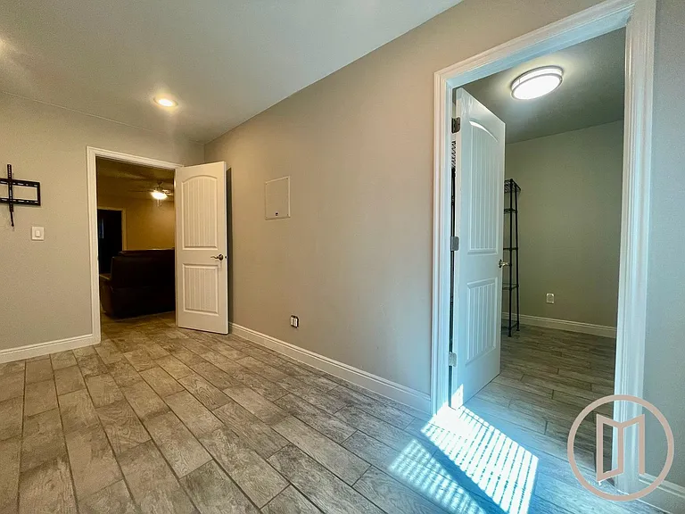 568 N 325 W — Photo 28