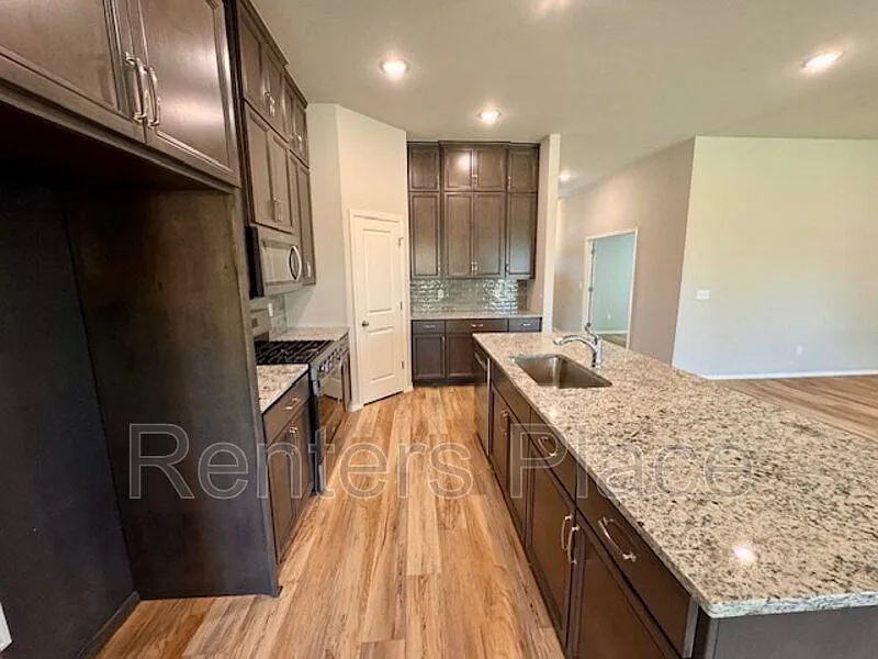4 bed, 3.0 bath, 2183 sqft, $2,795 — Photo 4