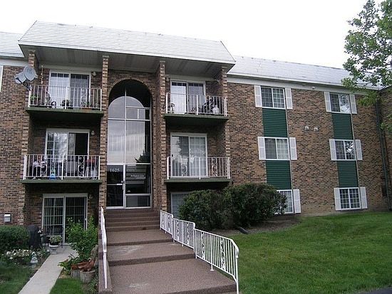 1st image of 1625 N Windsor Dr APT 301