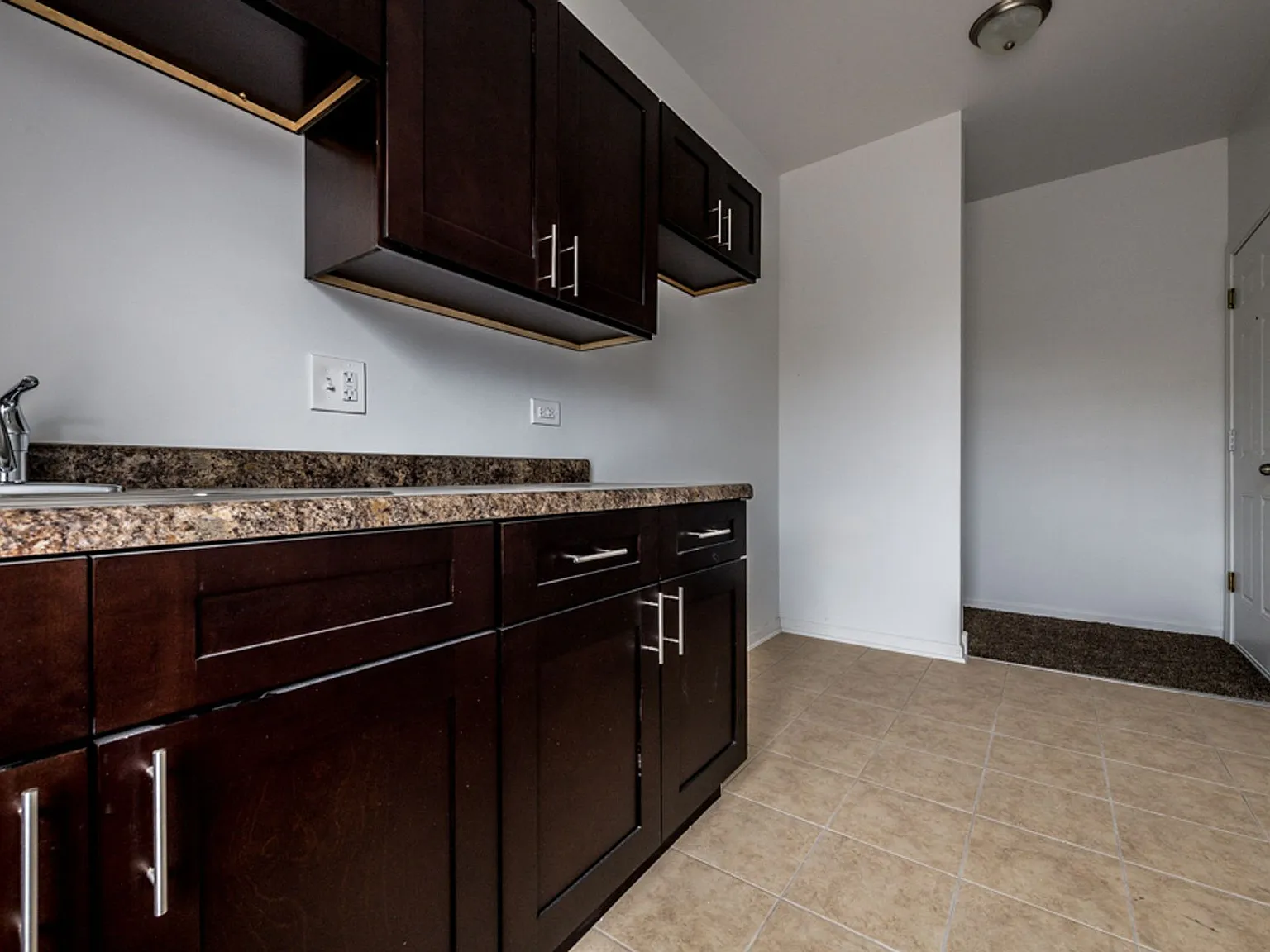 1509 S Kenneth Ave — Photo 1
