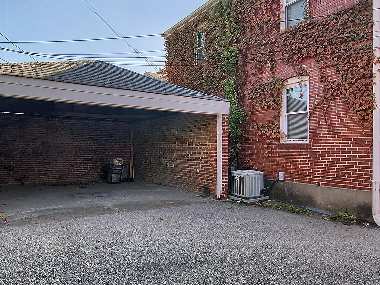 (204) 7339 Dartmouth Ave — Photo 31