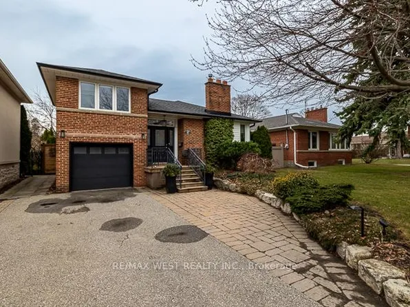 17 Saybrook Ave, Toronto, ON M8Z 2V3