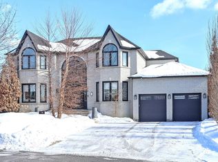 13 Bourdon Ave, Toronto, ON M6L 2Y7