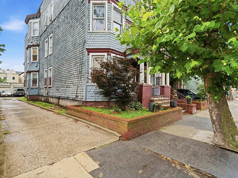 893 Montgomery St #6 — Photo 20
