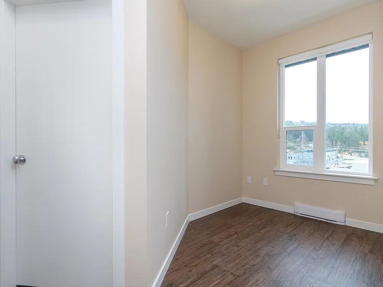 1085 Goldstream Ave — Photo 11