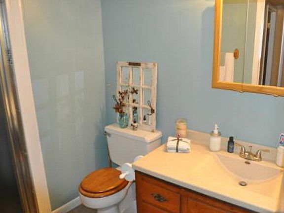 2nd image of 1628 Crestview Dr