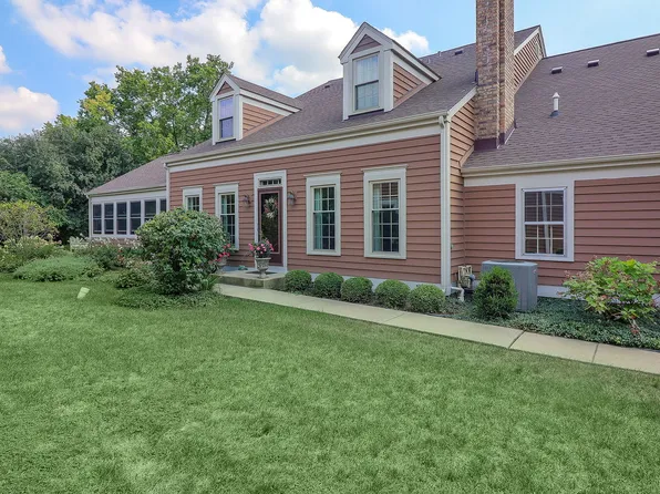 1591 Stonebridge Trl, Wheaton, IL 60189