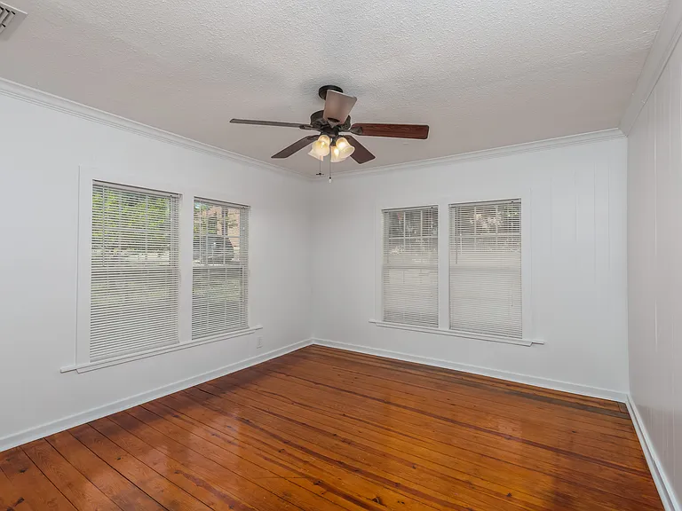 408 Bryan St — Photo 15