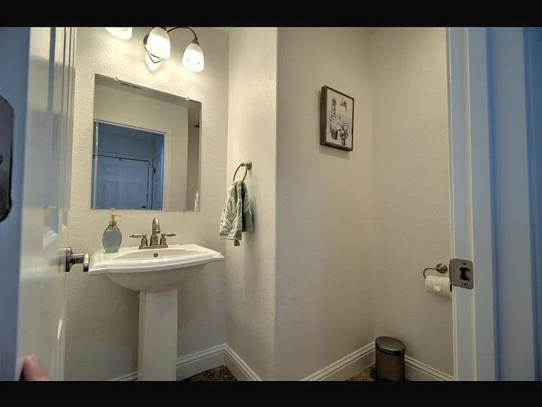 523 Danbury Pl — Photo 15