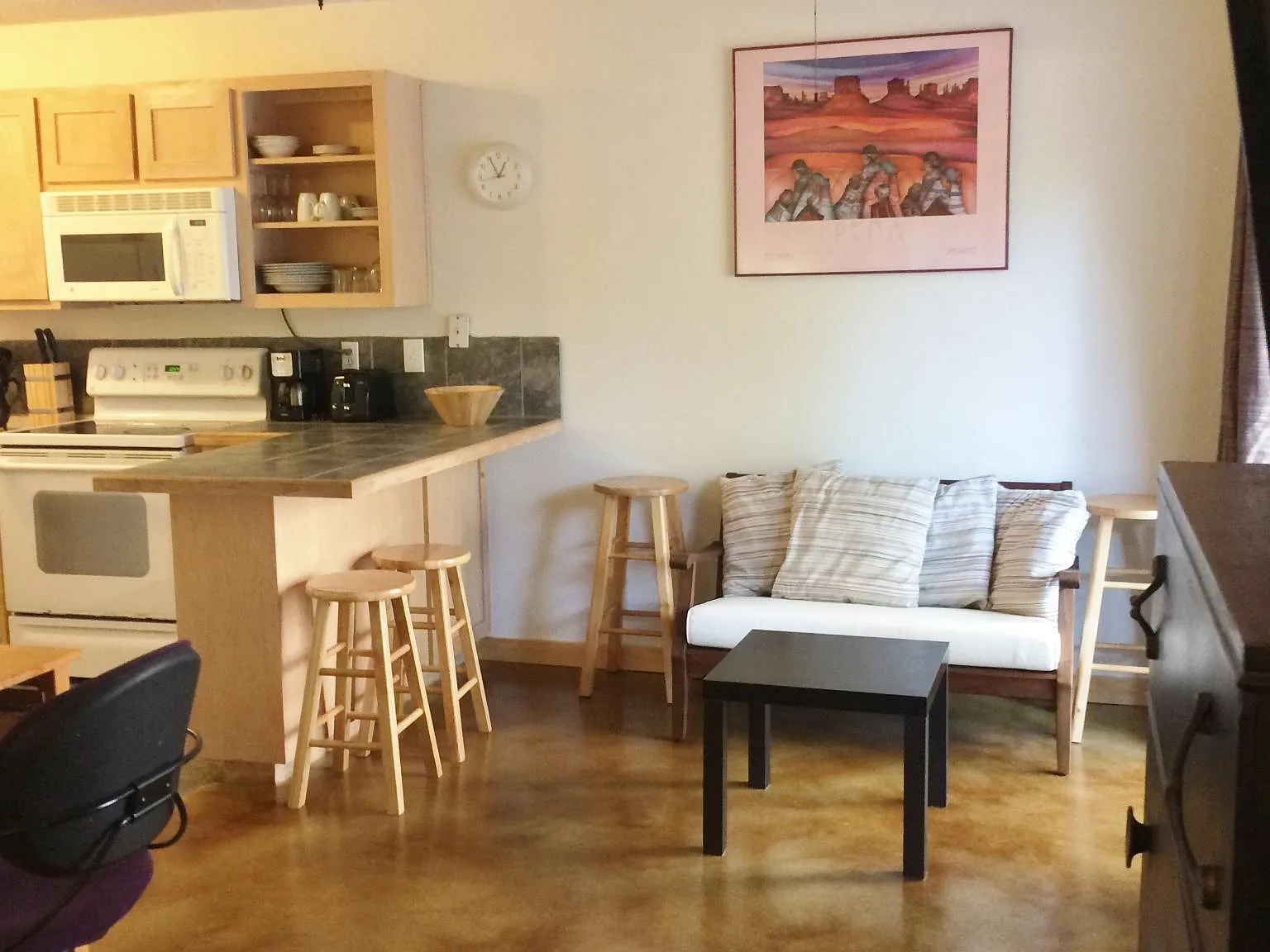 Studio, 400 sqft, $1,050 — Photo 3