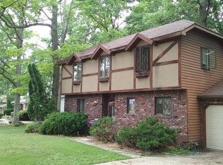 13521 Lakebrook Dr, Fenton, MI