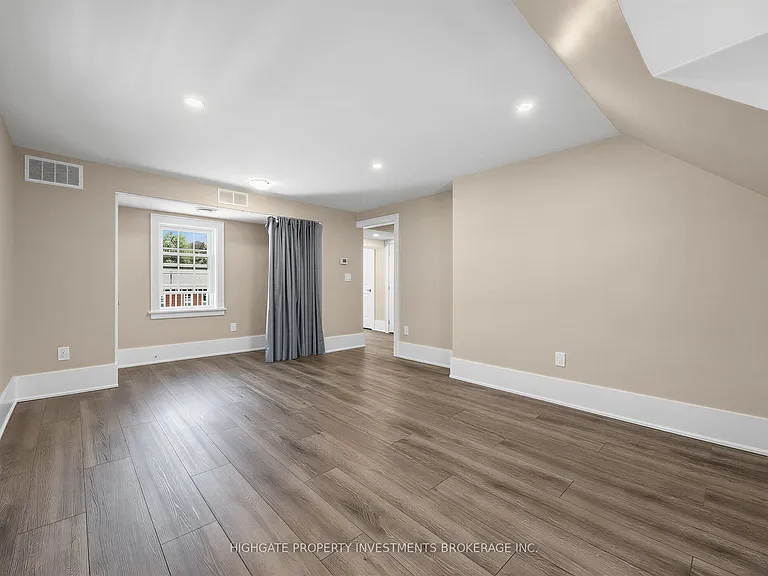 107 Kent St #UPPER — Photo 13