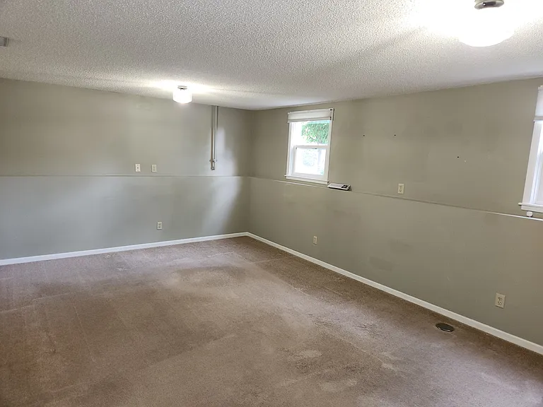 921 Oriole Dr — Photo 6