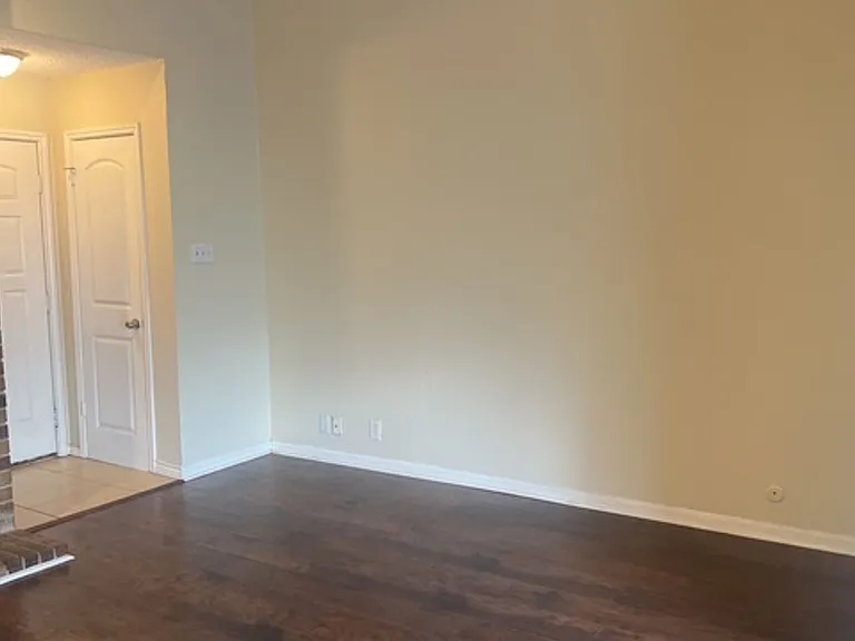 1901 Cloisters Dr #921 — Photo 10
