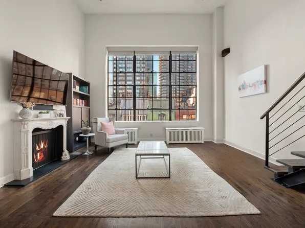 353 East 50th Street image 1 of 11