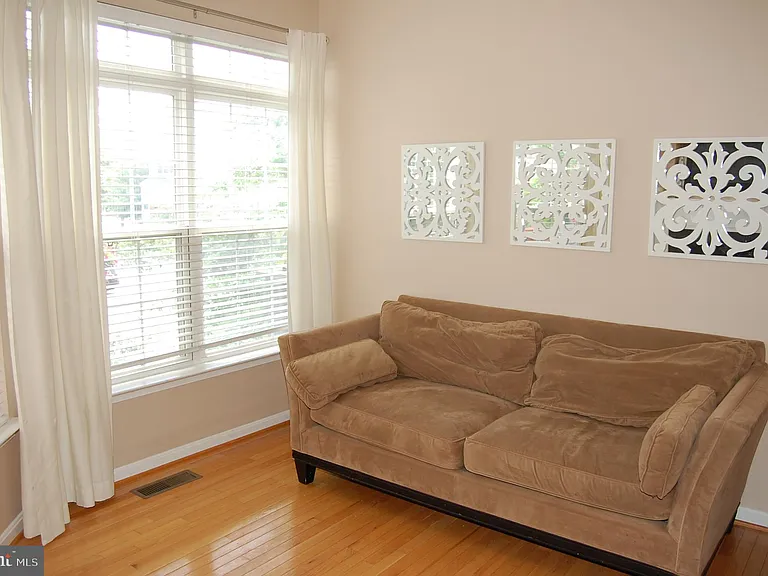 194 Martin Ln — Photo 11
