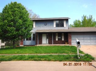 1692 Foxglove Dr, Saint Charles, MO