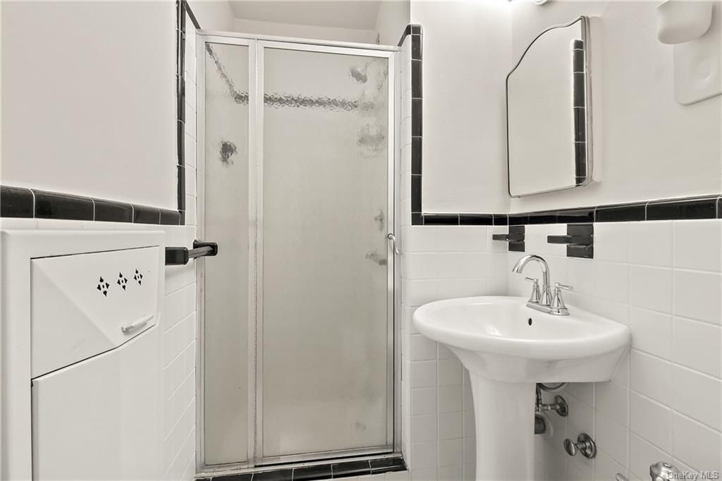 3 Bed 2 Bath Property, New York • 1,300 Sq Ft