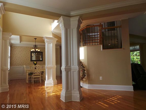 Open foyer/floor plan.