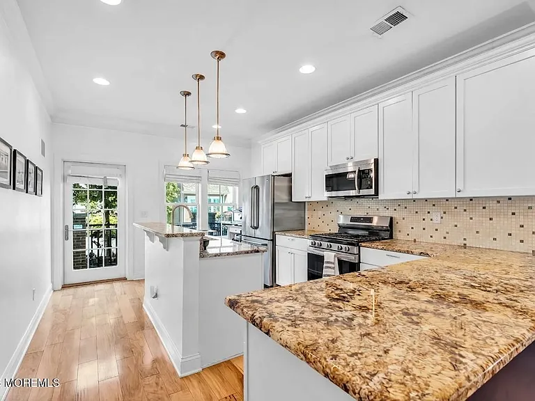 4 Grove Ct — Photo 10
