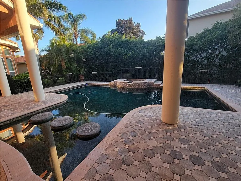 10209 Thurston Groves Blvd — Photo 7