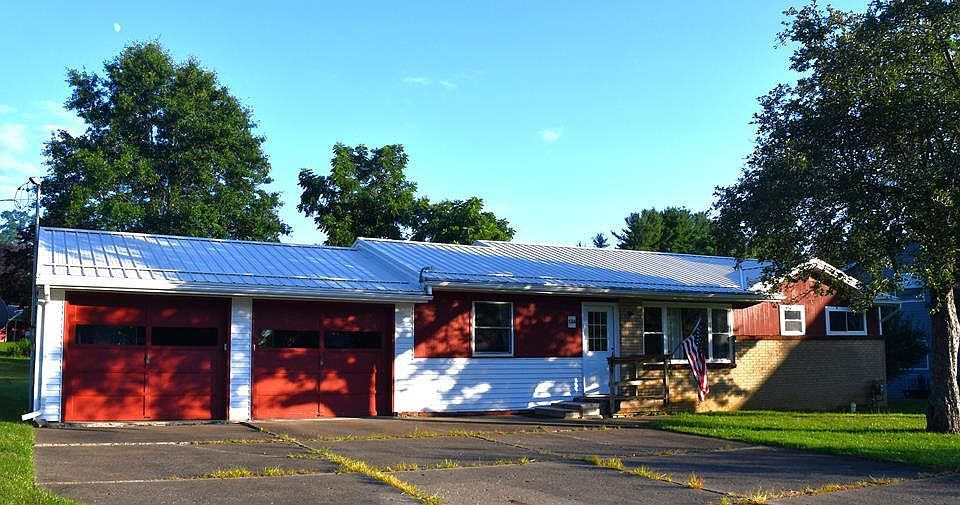 1st image of 124 Oakwood Ln