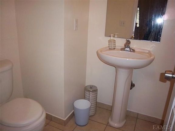 5th image of 180 Beekman Ave APT 3