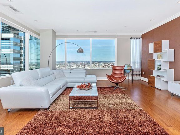 5th image of 50 S 16th St Unit 4205