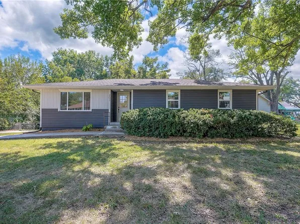 203 Bowman Ave, Harrisonville, MO 64701