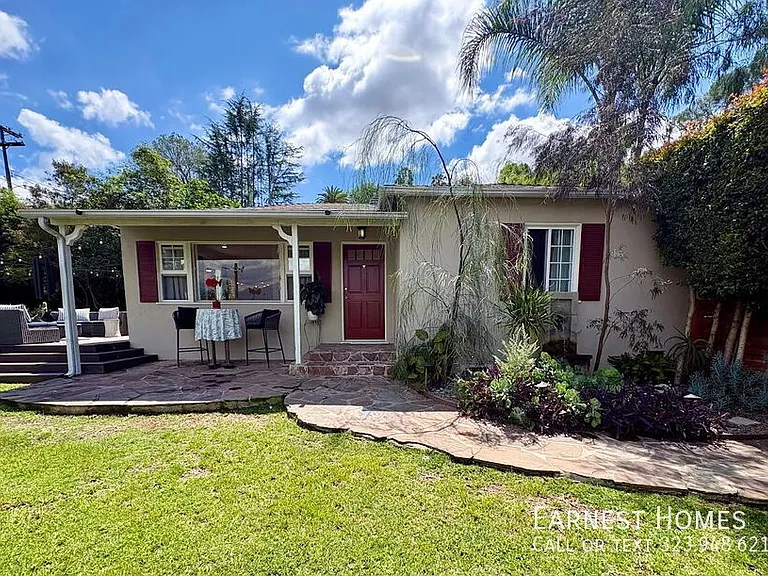 1410 Dartmouth Dr — Photo 2