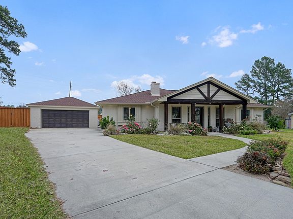3rd image of 8 Cambridge Cir
