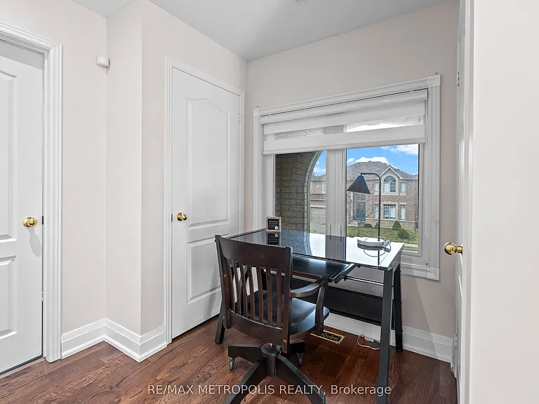 552 Feathergrass Cres #MAIN UPPER — Photo 23