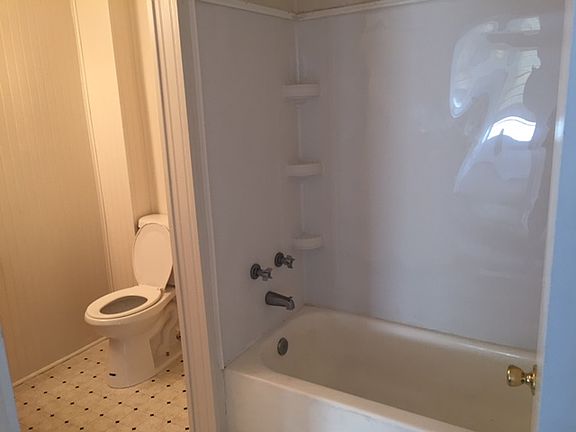 3rd image of 420 W 37th St #B