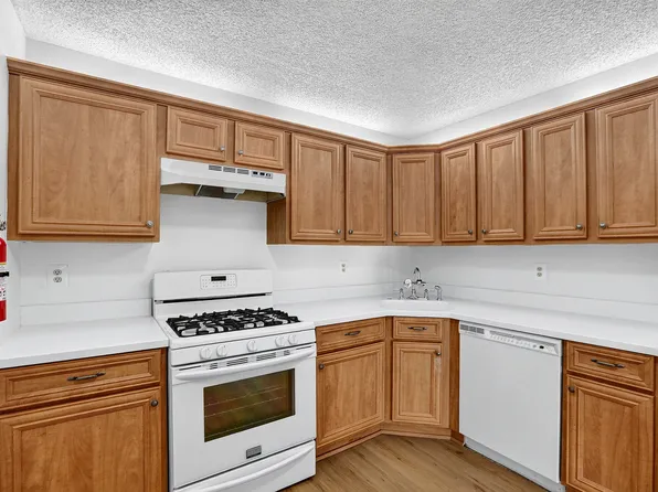61 Aspen Ct, Hamilton, NJ 08619