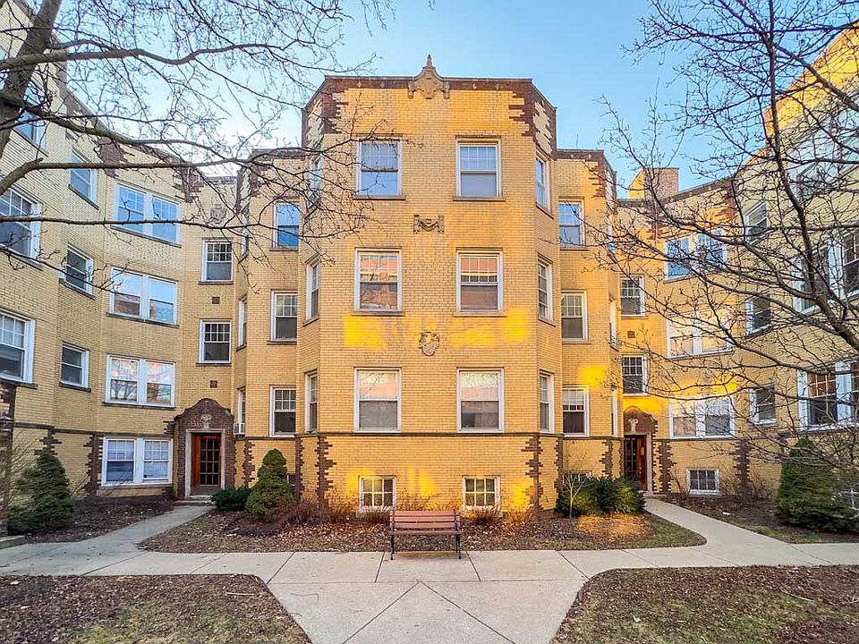 1st image of 4408 N Rockwell St APT 3